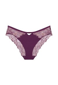 Fioletowe koronkowe majtki bikini z bokami z siateczki w kwiatowy wzór oraz małym wycięciem w kształcie serca z przodu.