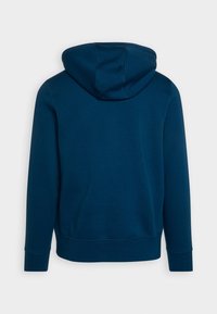 Felpa con cappuccio blu navy con coulisse, maniche lunghe e polsini e orlo a costine. Tessuto morbido con una texture liscia e senza motivi visibili.