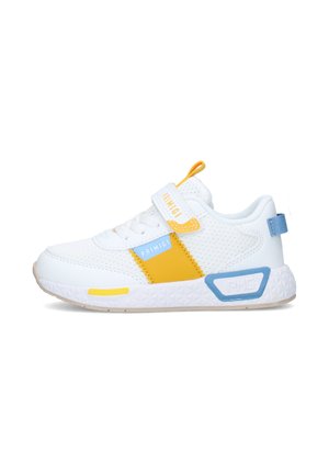 Scarpa da ginnastica bianca per bambini con accenti gialli e blu, tomaia in mesh, cinturino in velcro e suola testurizzata per uso casual.