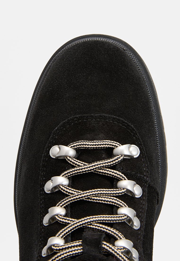 WOOTLYNNE