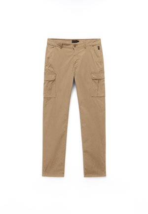 Béžové cargo kalhoty s předním knoflíkem a zipem, dvěma bočními kapsami a dvěma velkými přehozovými cargo kapsami na každém stehně.