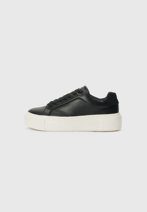 Trainers - black