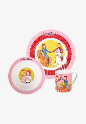 Set of Bibi & Tina dishware including a large red plate, a pink bowl, and a white mug, featuring colorful cartoon characters and horse motifs.