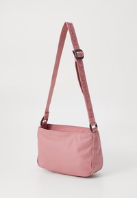 Tommy Jeans DAILY SHOULDER BAG - Cross body bag - tahiti berry
