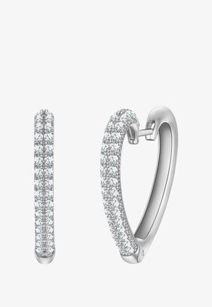 Sidabriniai auskarai-žiedai su lygiu paviršiumi, kuriuose išilgai išorinės briaunos išdėstyta eilė mažų, apvalių, skaidrių brangakmenių.