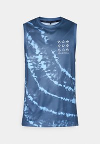 T-shirt de sport sans manches, motif tie-dye bleu, tissu en maille léger, col rond, avec le texte "RUN" en blanc sur le devant.