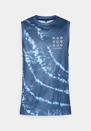Ärmelloses Sportshirt, blauer Batikmuster, leichtes Netzgewebe, runder Ausschnitt, mit dem weißen Schriftzug "RUN" auf der Vorderseite.