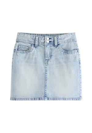 Minigonna in denim azzurro chiaro slavato con tasche frontali, passanti per cintura, chiusura con doppio bottone e cucitura visibile al centro davanti.