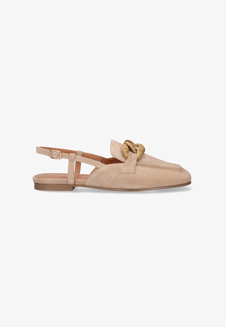 Zapato slingback de ante beige con punta afilada, un adorno decorativo de nudo trenzado en la parte delantera y suela plana de goma.