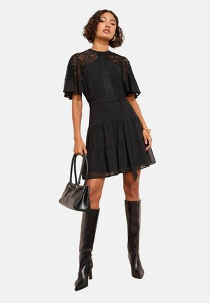 REGULAR FIT - FLUTTER SLEEVE  - Jurk - black