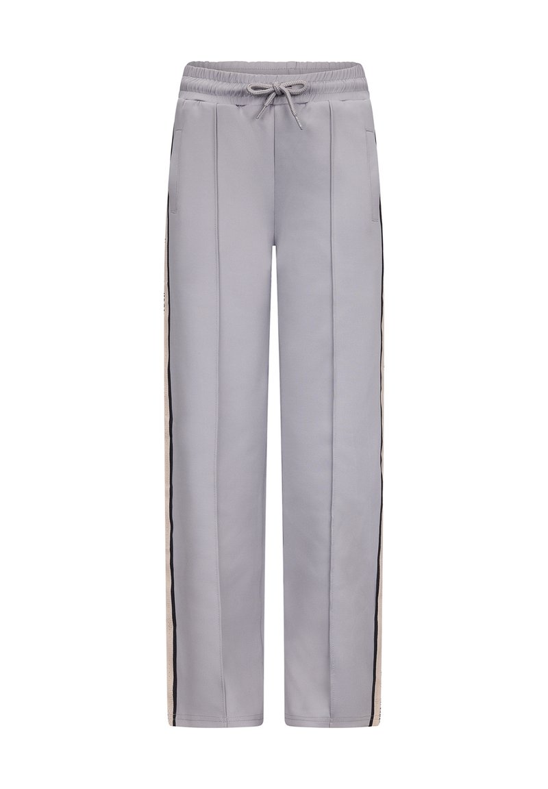Lichtgrijze sportieve broeken met een trekkoord in de taille, zijzakken en zwarte en beige zijstrepen. Gladde textuur en slim fit.