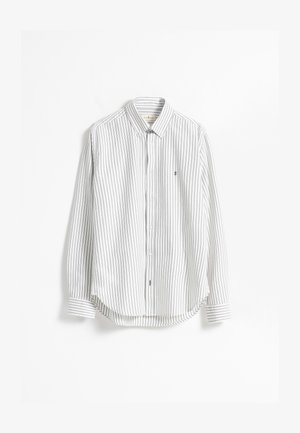 Camisa de botones con rayas verticales en gris y blanco. Tiene un collar, mangas largas y un dobladillo curvado. Pequeño logotipo en el pecho. Tejido ligero.