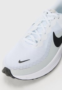 Nike Performance REVOLUTION 8 - Løbesko til landevejen - white/black-pure platinum