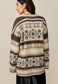 Next PATTERN - Neuletakki - brown neutral