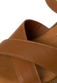 Tamaris Sandali con plateau - cuoio