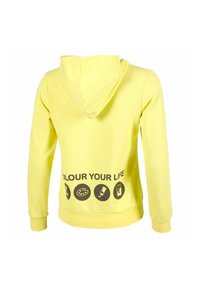 Geel sweatshirt met capuchon, voorzien van een gedurfde "KLEUR JE LEVEN" graphic en zwarte cirkelvormige iconen langs de onderrand. Zachte textuur.