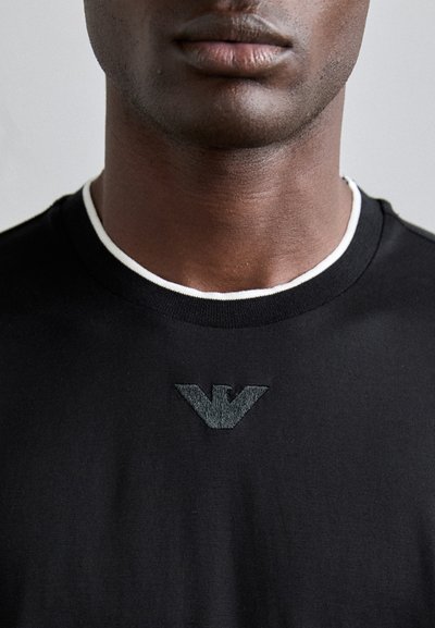 Emporio Armani Základné tričko - black