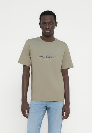 JORMONTAUK TYPE FRONT TEE - Trükipildiga T-särk - seagrass
