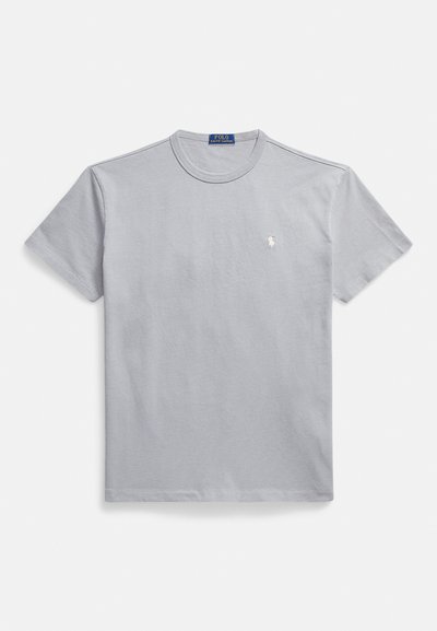 Grå bomulls-T-shirt med rund hals, korta ärmar och en liten vit logotyp på vänster bröst. Slät textur och avslappnad passform.