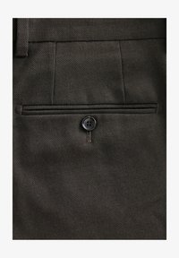 Unselected, brown