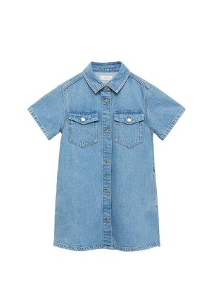 Kortærmet lyseblå denimkjole med knaplukning foran, to brystlommer med klap, krave og lige kant forneden.
