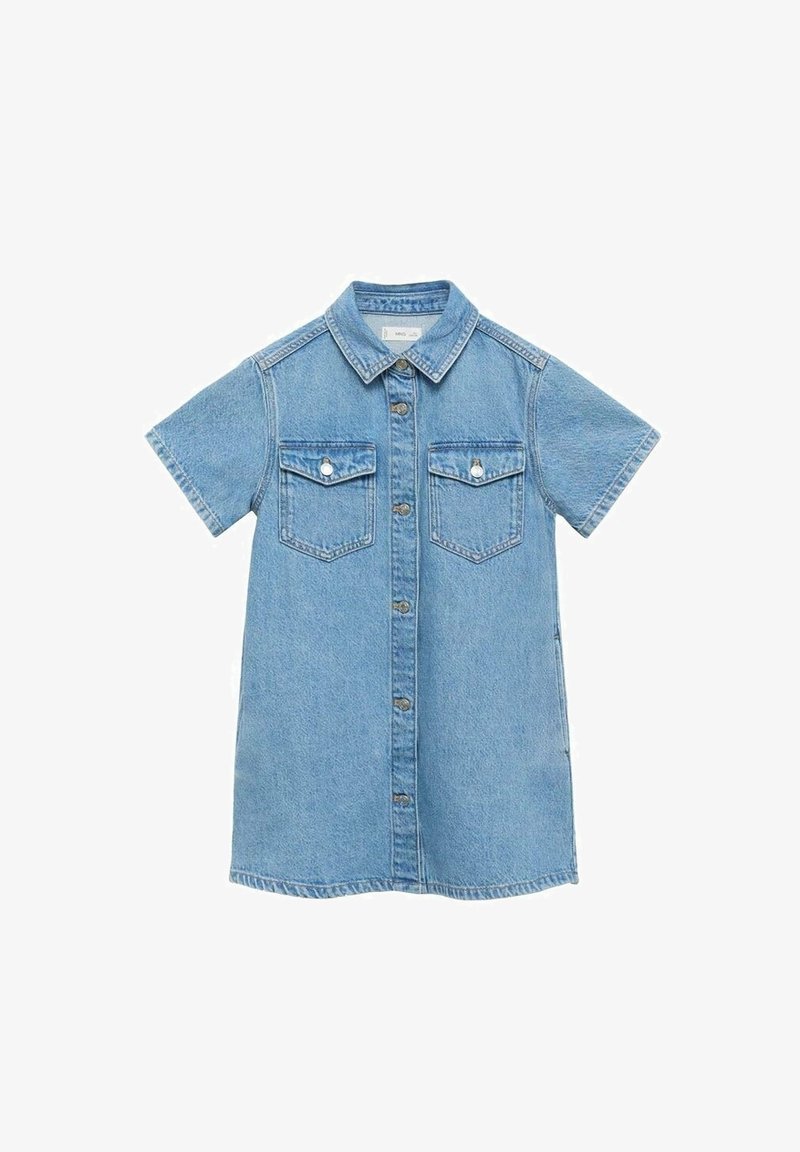 Robe chemise en denim bleu clair à manches courtes, fermeture boutonnée devant, deux poches poitrine à rabats, col et ourlet droit.