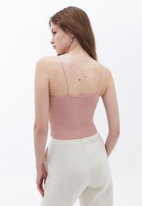 OXXO V-NECK SEAMLESS CROP - Top - misty rose