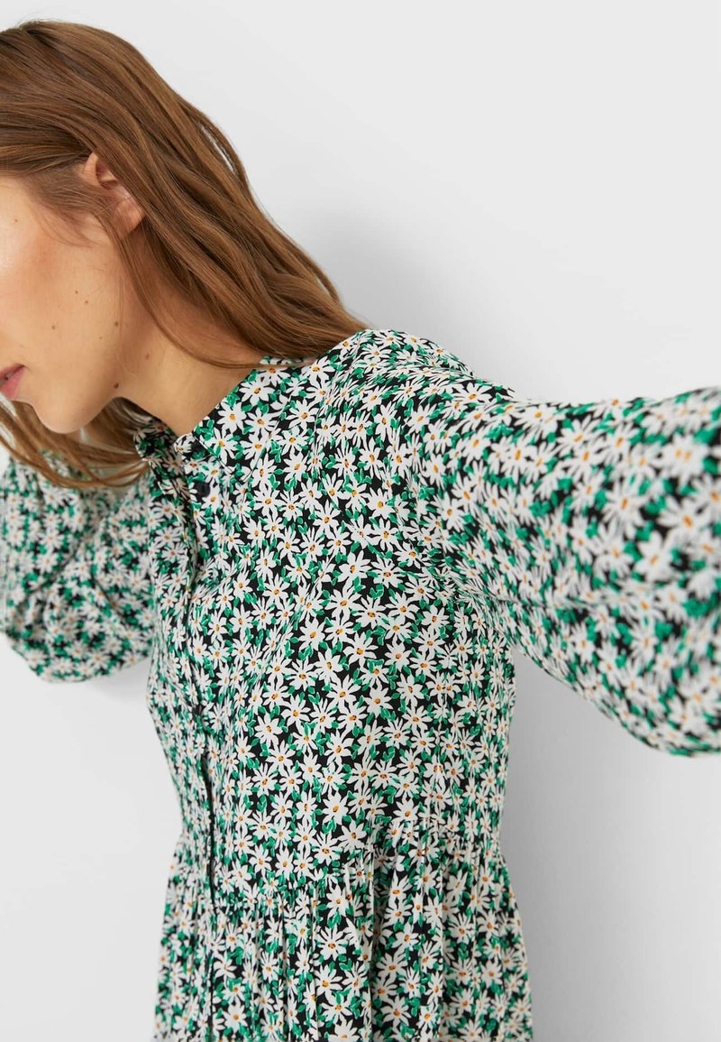 stradivarius green floral dress Stradivarius button-front mini dress in green floral