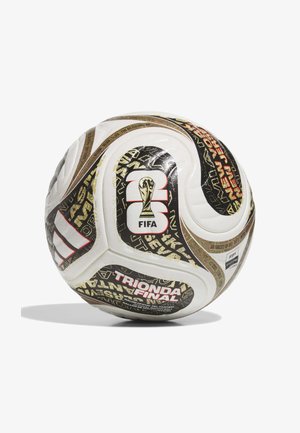 Weißer und schwarzer Adidas Trionda Final FIFA Fußball mit goldenen Akzenten und Weltpokaltrophäenlogo auf weißem Hintergrund.