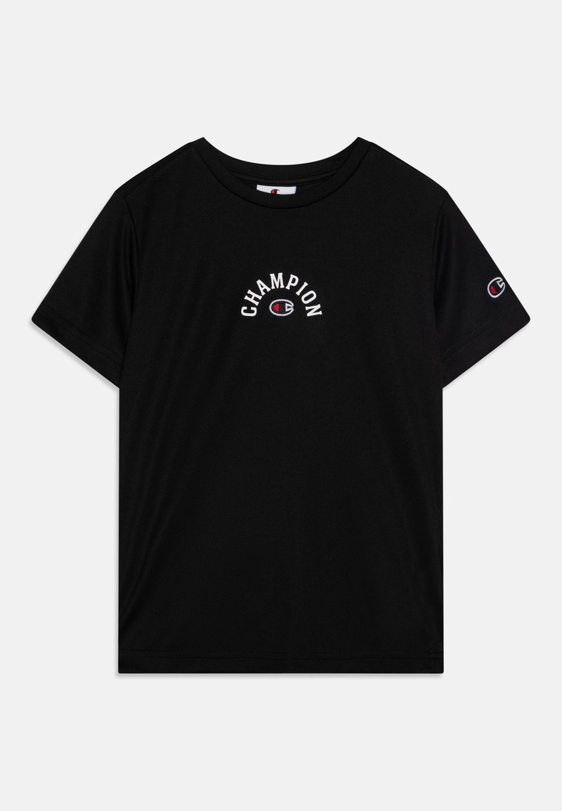 Μαύρη μπλούζα κοντομάνικη από λεία ύφη, με λευκό κείμενο "CHAMPION" που κυρτώνει διαγώνια στο στήθος και λογότυπο στο μανίκι.