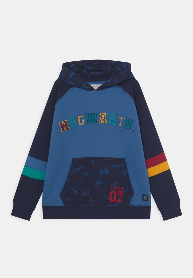 Sweat à capuche bleu et marine avec l'inscription "Hogwarts", des rayures multicolores sur les manches, une poche avant ornée d'icônes à thème Harry Potter et un patch "07".