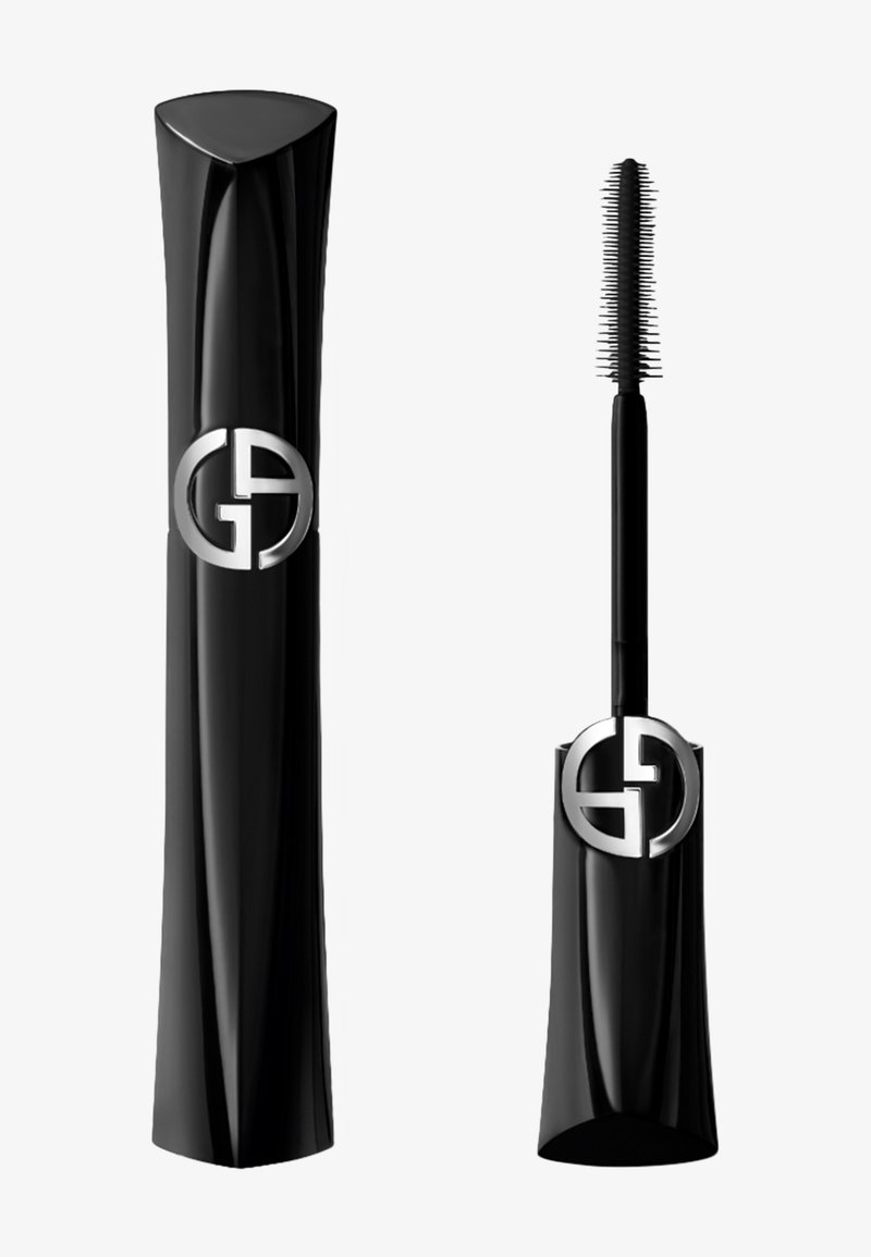 Svart mascaraflaska med en elegant, modern design och en silverlogotyp. Åtföljs av en svart mascaraborste med fina borst.
