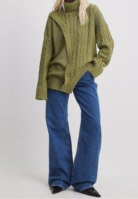 NA-KD Sweter