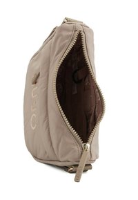 Borsa imbottita beige con zip dorata, dotata di una tasca in rete all'interno. L'esterno ha una texture liscia e un accento con il logo.