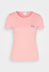 T-shirt a maniche corte, costine, di colore rosa chiaro, con la parola "GAP" ricamata in blu navy sulla parte sinistra del petto. Design con scollo rotondo.