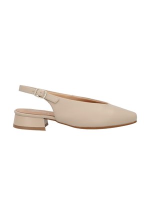 Zapatos slingback beige con punta afilada y tacón bajo. Fabricados en cuero suave, con una correa ajustable en el tobillo.