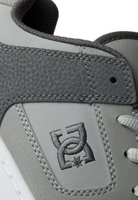 DC Shoes MANTECA  - Trainers -  grey gum