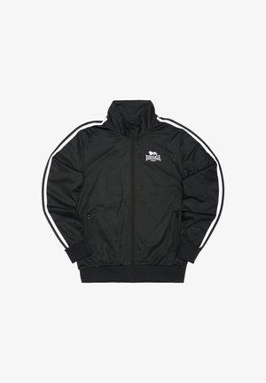 Crna sportska jakna s patentnim zatvaračem, visokim ovratnikom, bijelim prugama sa strane, dva džepa na patent i vezenim logotipom na prsima. Mekani, glatki materijal.