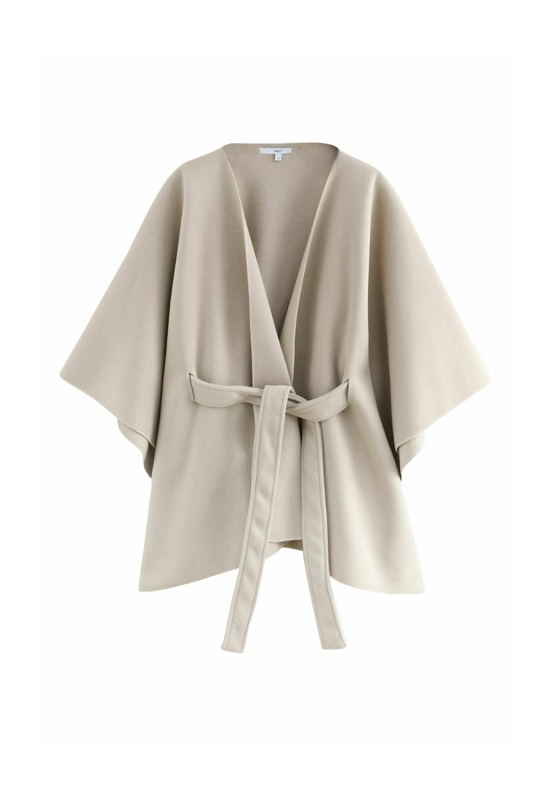 Beež mantliga, mis on valmistatud pehmest kangast, laiad varrukad, sügav V-kaelus ja vööga talje. Sile tekstuur ja minimaalne disain.