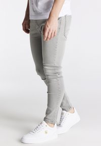 SIKSILK Vaqueros pitillo - grey