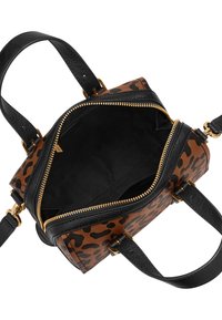 Sac imprimé léopard marron avec des accents en cuir noir, fermeture éclair dorée et doublure intérieure. Dispose de poignées supérieures et d'une bandoulière amovible.