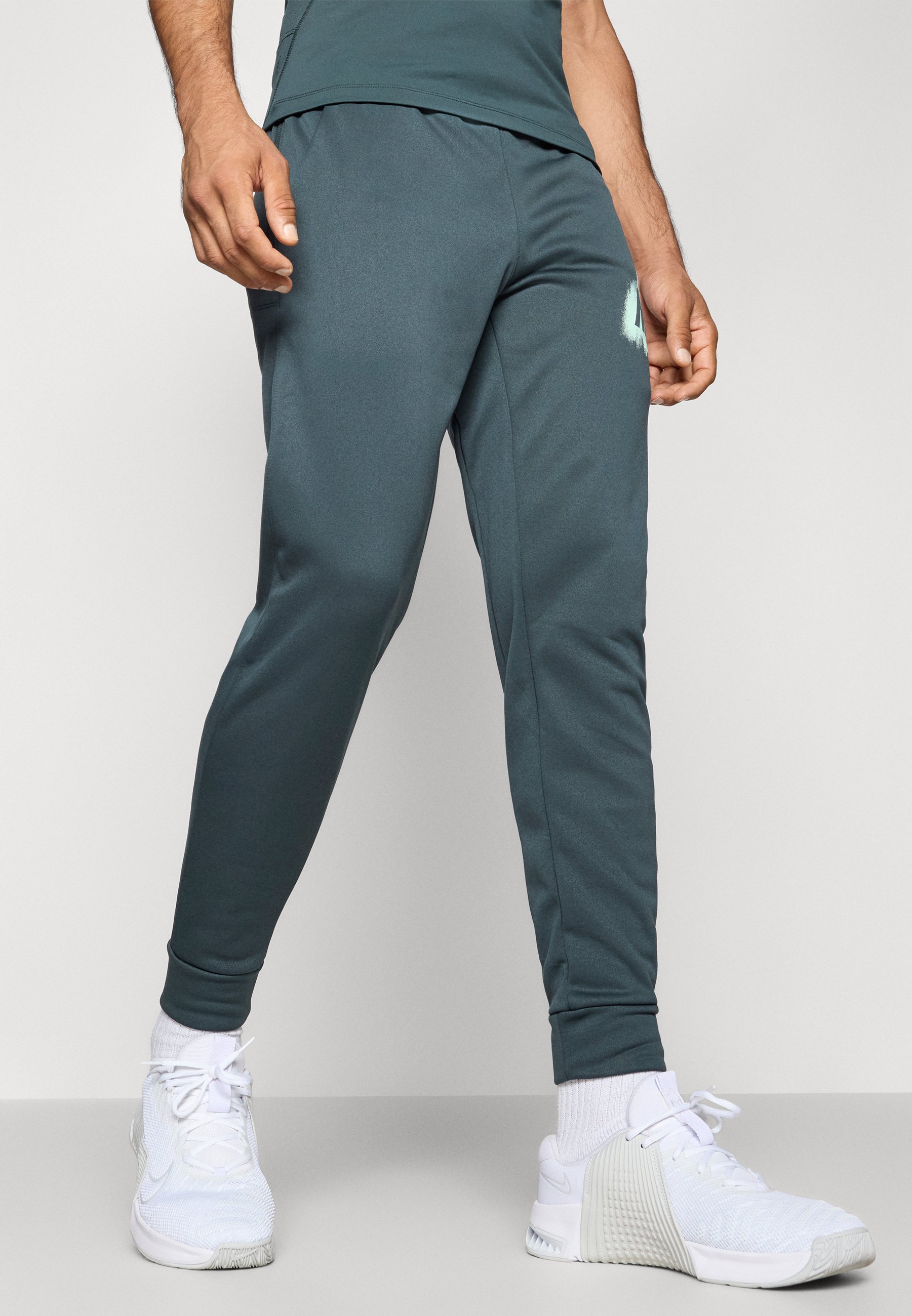 nike tapered fit joggers