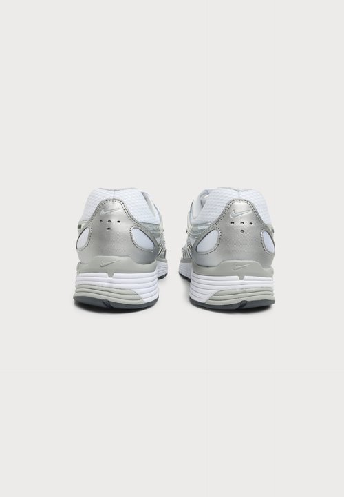 Nike P-6000 - Trainers - white/metallic silver/grey fog/iron grey — foto 3