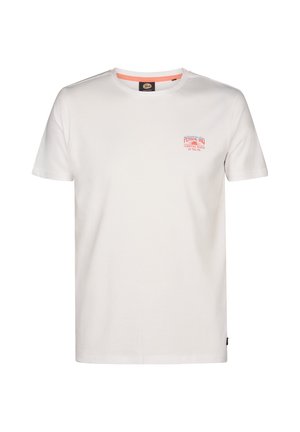 Wit T-shirt met korte mouwen en ronde hals met kleine rode grafische tekst op de linkerbovenborst met de tekst Cerritos Beach, Le Paz MX.