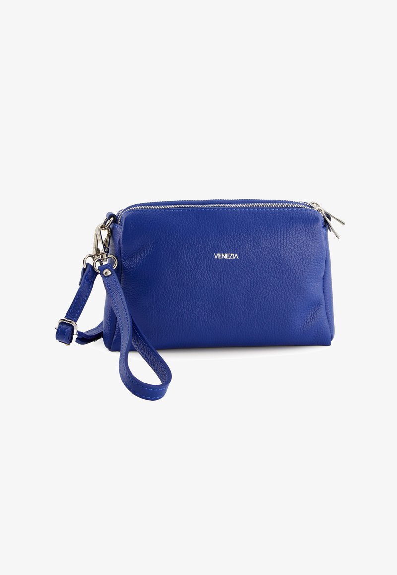 Niebieska skórzana kopertówka o teksturowanym wykończeniu, z zamkiem błyskawicznym w kolorze srebrnym i odczepianym paskiem. Na przedniej części znajduje się logo "Venezia".