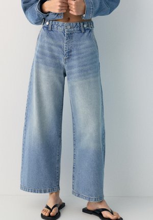 PULL&BEAR ADJUSTABLE BALLOON  - Široke kavbojke - light blue