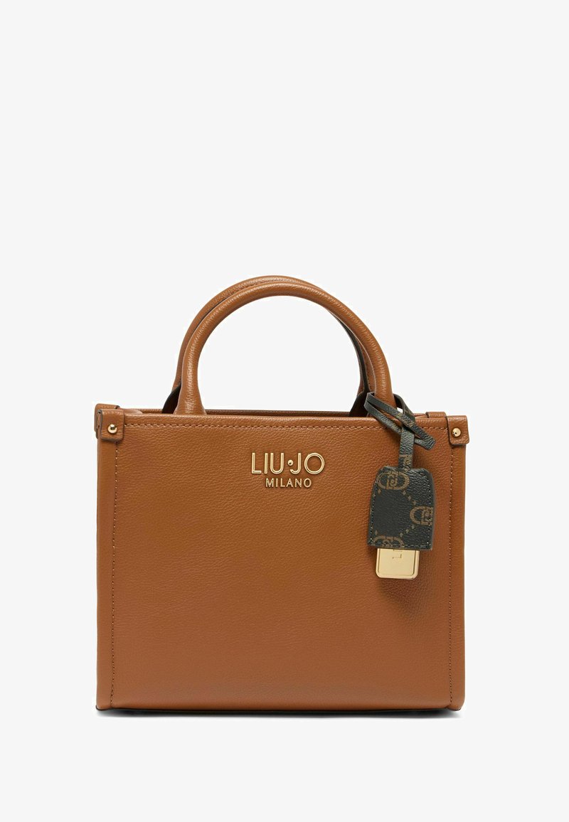Borsa a tracolla in pelle marrone con due manici arrotondati. Presenta il logo dorato "LIU.JO MILANO" e un'etichetta portachiavi nera con motivo del logo.