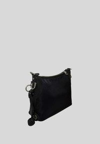 Borsa a spalla nera con tessuto texturizzato, dettagli in pelle e accessori in argento. Un particolare da notare è il dettaglio decorativo a nodo.