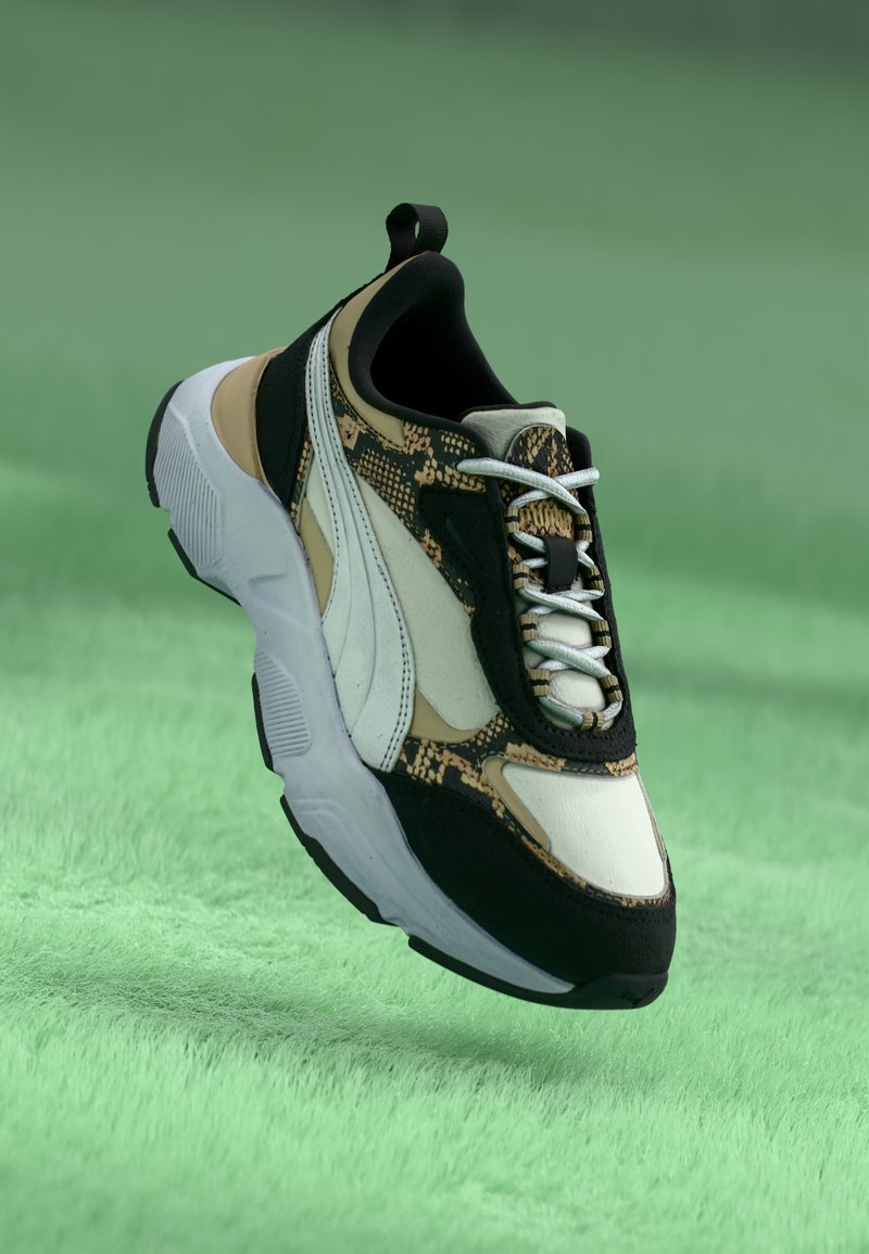 Puma - CASSIA SNAKE CHIC - Sneakers low - vapor gray/light sand/black/white, Extindeți