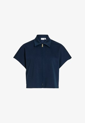 Navy plava jakna s kratkim rukavima i patentnim zatvaračem, širokim ovratnikom i opuštenim krojem, dizajnirana za ležerno nošenje.